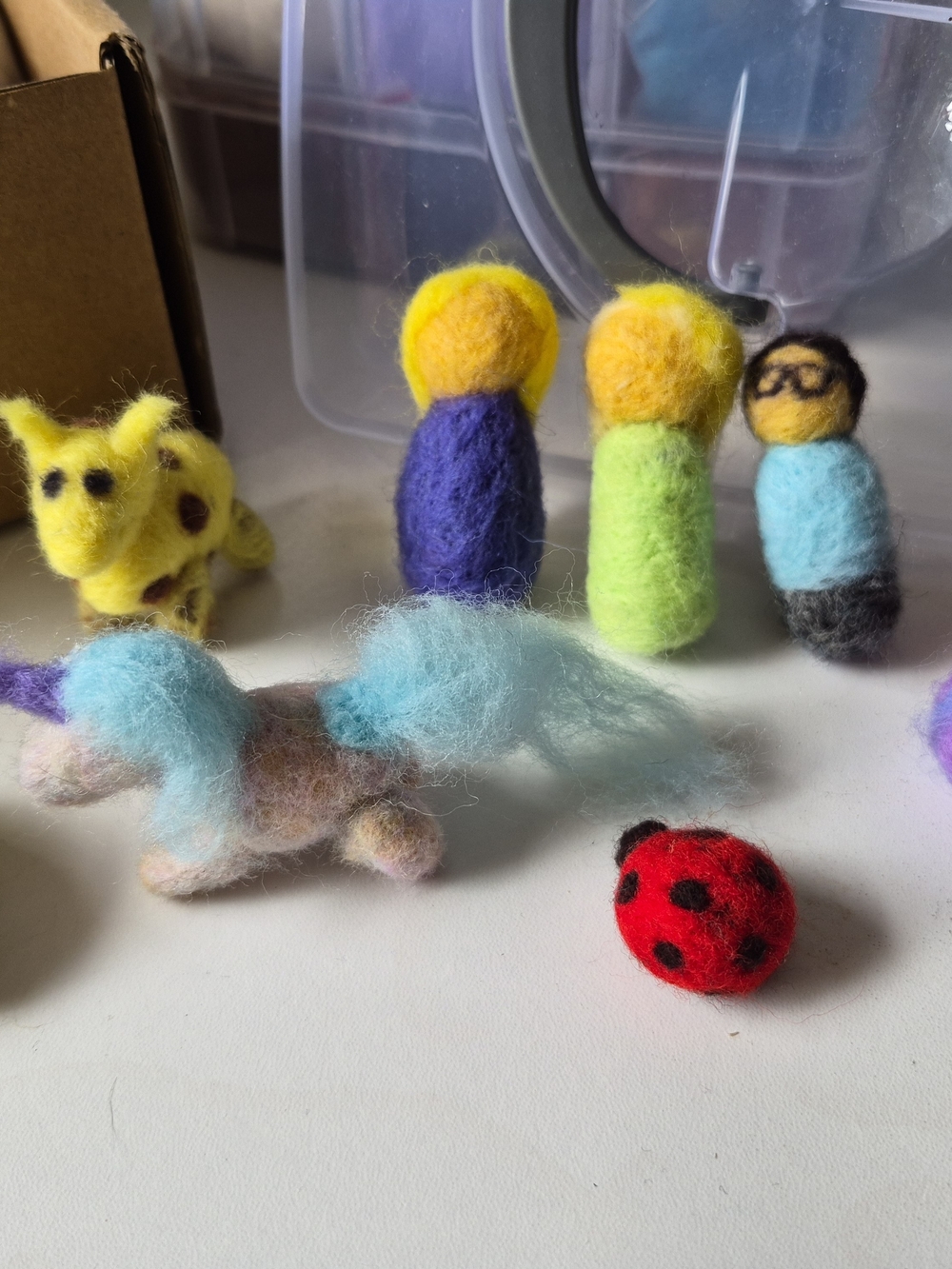 Complete Needle Felting Starter Kit + Wool Roving & Handmade Examples - Picture 4 of 5